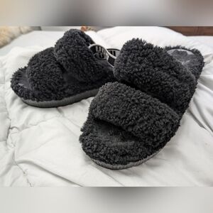 Ugg fluffita sandals women's size 11